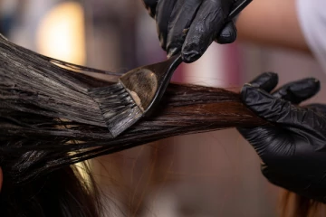 நரை முடியை இயற்கையாகவே கருமை நிறத்தில் மாற்ற டிப்ஸ் இதோ...!