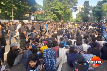 සරසවි සිසු විරෝධයක් - කොළඹ පාර අවහිර වෙයි