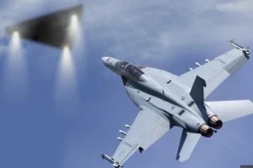 பென்டகன் வெளியிட்ட அதிர்ச்சி காணொளி; சிக்கிய வேற்று கிரக மனிதர்களின் விண்கலம்