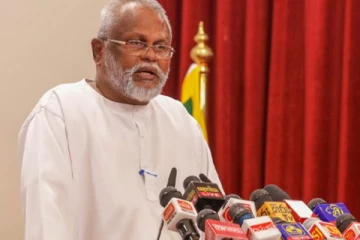 யாழில் தமிழ்மொழி புறக்கணிப்பு; அமைச்சர் டக்ளஸ் கவலை