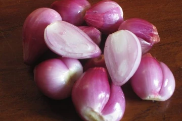 முடி வளர்ச்சியை மின்னல் வேகத்தில் துண்டும் சின்ன வெங்காய சட்னி...5 நிமிடத்தில் தயாரிக்கலாம்!