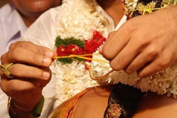 நண்பர்கள் விசமத்தனம்; வைரலாகும்  திருமண வாழ்த்து பனர்!