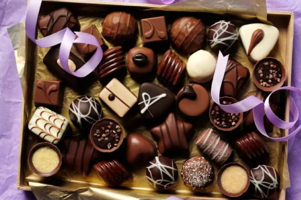 இலங்கையில் சாக்லேட்டுகளை தேடி தீவிர வேட்டை! | Operation To Seize Illegal Chocolates In Sri Lanka