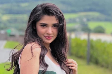 20 வயதில் இப்படியா? கவர்ச்சியில் ஜொலிக்கும் கீர்த்தி ஷெட்டி!!