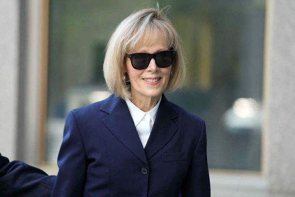 Trump pushes female writer in dressing room