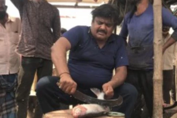 மீன் விற்பனை செய்து வாக்கு சேகரித்த நடிகர் மன்சூர் அலிகான்