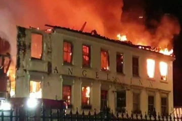 உக்ரைனிய அகதிகள் தங்கியிருந்த...400 ஆண்டு பழமை வாய்ந்த பிரித்தானிய ஹோட்டலில் தீ விபத்து