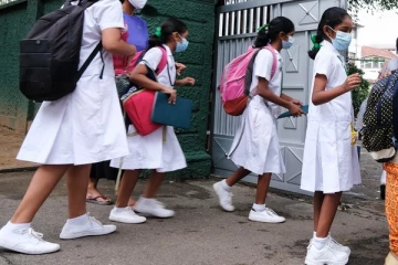 29 பிள்ளைகளுக்கு போலி ஆவணங்கள் ; சிக்கிய கிராம அதிகாரி