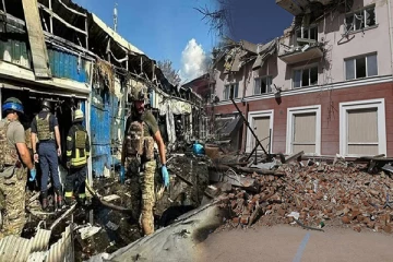 புனரமைக்கும் பணிகளை மீண்டும் ஆரம்பித்துள்ள உக்ரைன்- செய்திகளின் தொகுப்பு