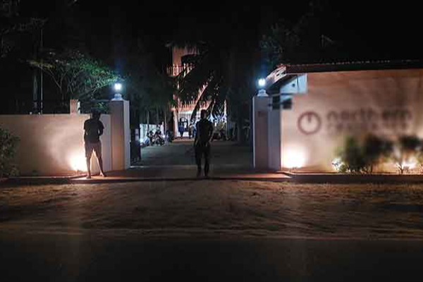 யாழ் நல்லூர் வீதி விடுதியில் வாள்வெட்டு குழு அட்டகாசம்! | The Sword Attack That Took Place In Jaffna