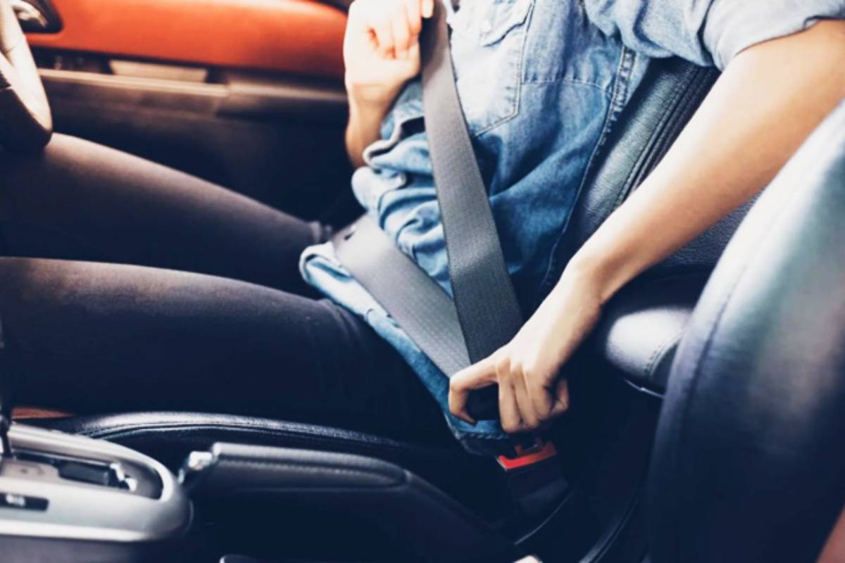 அதிவேக நெடுஞ்சாலைகளில் பயணிக்கும் பயணிகளுக்கு விடுக்கப்பட்டுள்ள எச்சரிக்கை! | Seat Belts Made Mandatory On Expressways