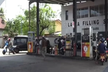 காணாமற்போன எரிபொருள் வரிசைகள்