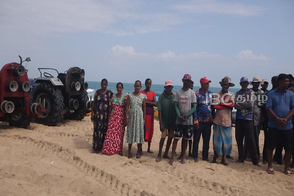 யாழில் மறுக்கப்பட்ட அனுமதி :போராட்டத்தில் குதித்த கடற்றொழிலாளர்கள் | Fishermen In Jaffna Join Protest யாழில் மறுக்கப்பட்ட அனுமதி :போராட்டத்தில் குதித்த கடற்றொழிலாளர்கள் | Fishermen In Jaffna Join Protest