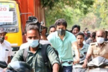 சைக்கிளில் வந்து வாக்களித்த நடிகர் விஜய்.. இணையத்தில் வைரலாகும் வீடியோ