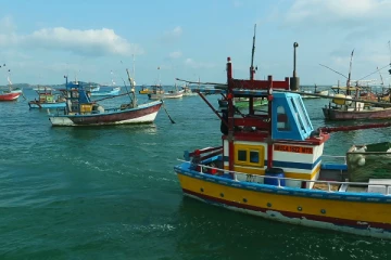 யாழ்ப்பாணத்தில் இருந்து கடலுக்கு சென்ற இரு படகுகள் மாயம்