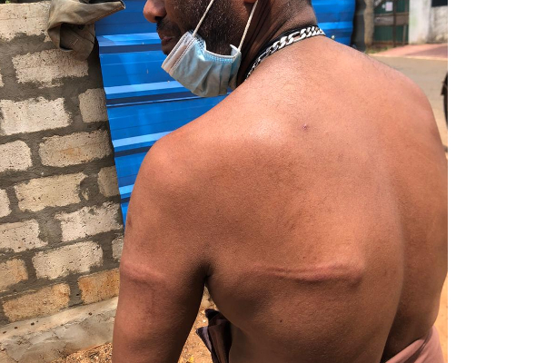 யாழில் முக கவசம் அணியாதவருக்கு ஏற்பட்ட நிலை! | Chunnakam Police Brutally Assault A Person யாழில் முக கவசம் அணியாதவருக்கு ஏற்பட்ட நிலை! | Chunnakam Police Brutally Assault A Person