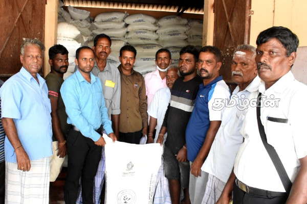 விவசாய நடவடிக்கைக்கு தேவையான முதற் கட்ட மானிய உரம் வழங்கி வைப்பு(Photos) | Depositing Subsidized Agricultural Activity