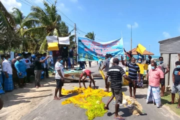 வெறிச்சோடிய வீதிகள்! யாழில் விஸ்தரிக்கும் போராட்டம்! - பொலிஸார் குவிப்பு (Photo)