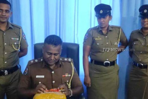 காத்தான்குடியில் வீடொன்றை முற்றுகையிட்ட பொலிஸார்! சிக்கிய மர்மபொருள் | Kattankudy Police Surrounded A House Kerala Ganja