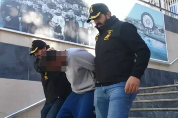 சந்தோஷமாக சுற்றுலா சென்ற தம்பதி.. 41 முறை ஸ்க்ரூடிரைவரால் குத்தி கொன்ற கணவர் - என்ன நடந்தது?