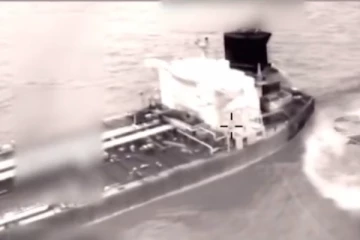 மீண்டும் ஓரு எண்ணெய்க் கப்பலை கைப்பற்றிய அமெரிக்கா:தொடரும் முரண்பாடு