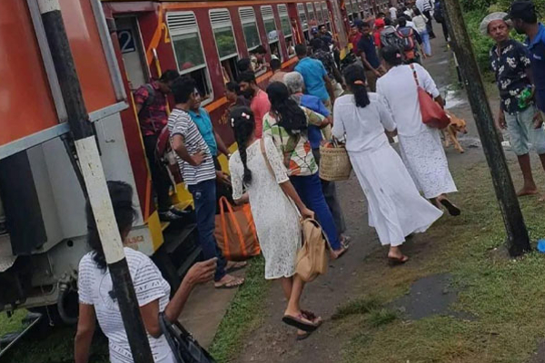 04 அலுவலக ரயில்கள் இரத்து | 04 Office Train Ban