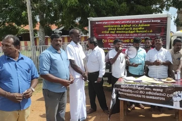 கையெழுத்து வேட்டை ஊர்தி வழி போராட்டத்தில் தியாக தீபம் திலீபனுக்கு அஞ்சலி!