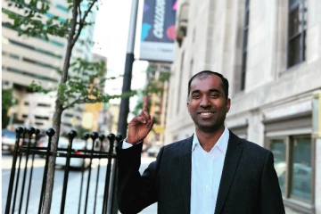 சுனாமியின் போது விடுதலைப்புலிகளுக்கு உதவிய தமிழர்! சட்டத்துறையில் பெற்ற விருது