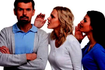 விளக்கு பிடிச்சத நீங்க பாத்தீங்களா! தயாரிப்பாளருடன் மல்லுக்கட்டிய நடிகர்..