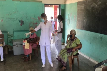 களுவாஞ்சிகுடியில் 60 வயதுக்கு மேற்பட்ட முதியவர்களுக்கு தடுப்பூசி