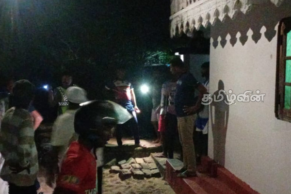 யாழில் நடு இரவில் வீட்டுக்குள் புகுந்த வன்முறைக் குழுவினரின் அட்டகாசம் | Damage Caused By The Jaffna Violent Group