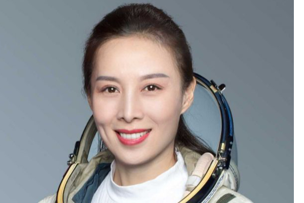 முதல்முறையாக விண்வெளியில் நடந்து சென்று சீன வீராங்கனை சாதனை | World