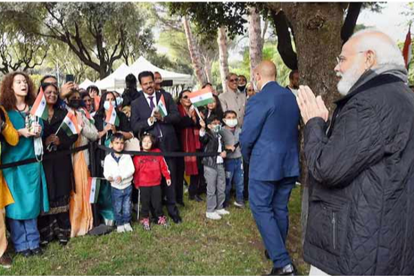 இத்தாலியில் ‘பக்தி பாடல்கள்’ பாடி பிரதமர் மோடியை வரவேற்ற இந்திய வம்சாவளியினர் | India World Modi Meeting