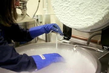 கட்டுப்பாட்டை மீறிய விந்தணு தானம்; உலகளவில் உடன்பிறப்புகள் - எச்சரிக்கை!