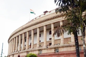 நாடாளுமன்ற வளாக அறையில் திடீரென தீ விபத்து