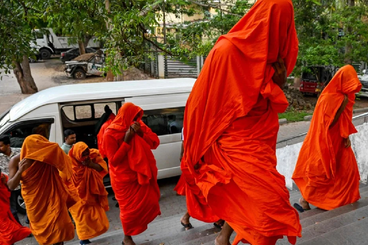 40 பௌத்த பிக்குகளைக் கொண்டு போதைப்பொருள் கடத்த முயற்சி : திடுக்கிடும் தகவல்கள் அம்பலம் | Monk Drug Bust More Details