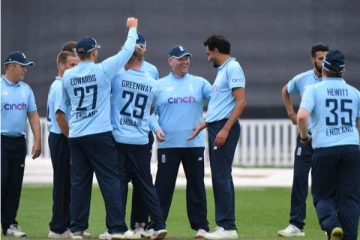 39 வயதிலும் கிரிக்கெட் போட்டிகளில் இருந்து  ஓய்வுப் பெற மறுக்கும் பிரபல வீரர்