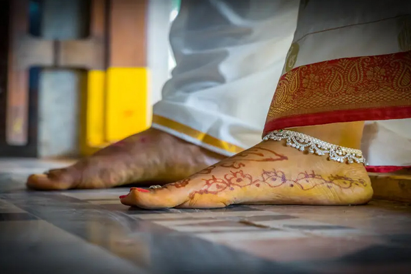 திருமணமான பெண்கள் தாய் வீட்டில் இருந்து இந்த பொருட்களை எடுத்து செல்ல கூடாதா! | Married Women Should Not Take These Items