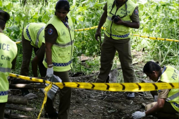 கொடூரமாக கொலை செய்யப்பட்ட நபர் - 50 பேர் கொண்ட கும்பலின் வெறியாட்டம் | Man Killed And Suspects House Burned