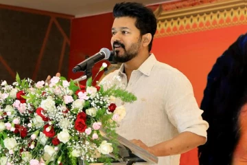 விஜயகாந்த் உடலுக்கு அஞ்சலி செலுத்திவிட்டு அரசியல் வேலைகளை துவங்கிய விஜய்.. பாதிக்கப்பட்ட மக்களுக்கு நிவாரணம்