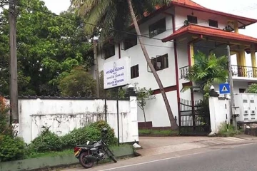 பொலிஸ் பொறுப்பதிகாாியை சார்ஜன்ட் சுட முயன்றதால் பரபரப்பு