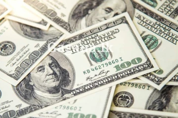 අලුත් අවුරුද්ද අවසන් වෙන්නත් මත්තෙන් ඩොලරයට මොකද වුණේ දන්නව ද?. (PHOTO)