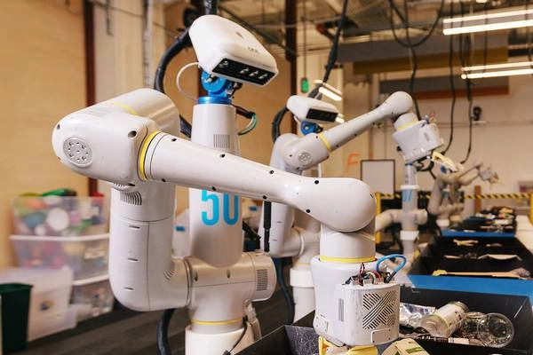 இனி உங்களுக்கும் வேலை இல்லை :ரோபோட்களையும் பணிநீக்கம் செய்த கூகிள் | Google Layoff The Service Robots