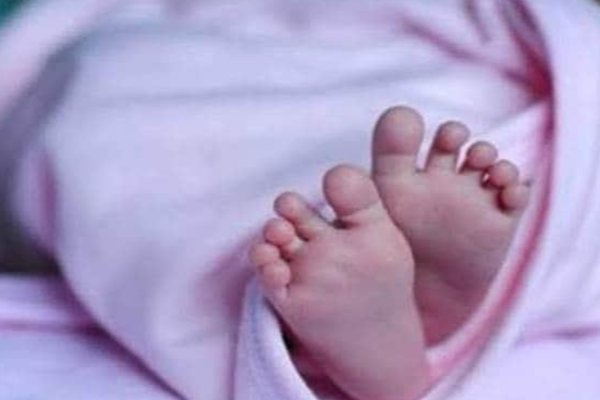 மதுபானம் வாங்க பெற்ற குழந்தையை விற்ற குடிகார தாய்! | Drunken Mother Sold Her Child To Buy Alcohol மதுபானம் வாங்க பெற்ற குழந்தையை விற்ற குடிகார தாய்! | Drunken Mother Sold Her Child To Buy Alcohol