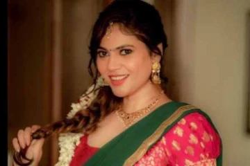 பிக்பாஸ் புகழ் நடிகை ஷெரினா இது, புதிய லுக்கில் கலக்குகிறாரே?- குவியும் லைக்ஸ்