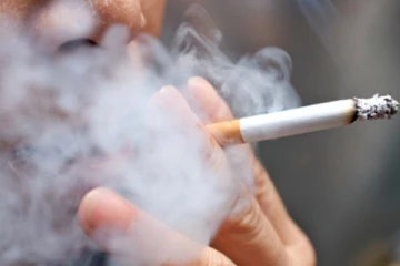 பொது இடத்தில் புகை பிடிப்பவர்களுக்கு ரூ.2,000 அபராதம்!