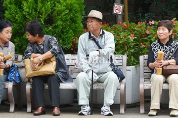 වැඩිහිටියන් වැඩිවෙන ජපානය.