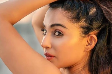 தேசிய கொடி அவமதிப்பா? சர்ச்சையில் சிக்கிய அஜித்பட நடிகையின் புகைப்படம்