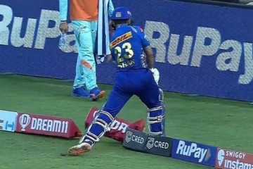 இவருக்கு எதற்கு 15 கோடி? மும்பை வீரரை வறுத்தெடுக்கும் ரசிகர்கள்