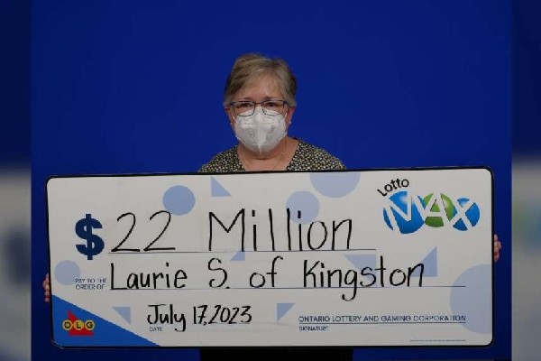 கனடாவில் பெண்ணுக்கு கிடைத்த அதிர்ஷ்டம்! | Kingston Ont Woman Wins 22 Million Lotto Max